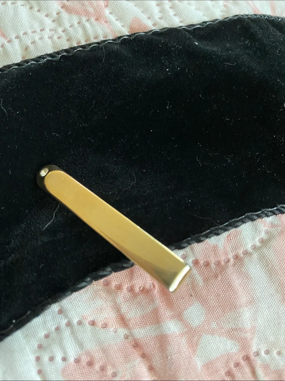 N/A elegant gold